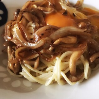 たっぷりキノコのホワイトソースパスタ！